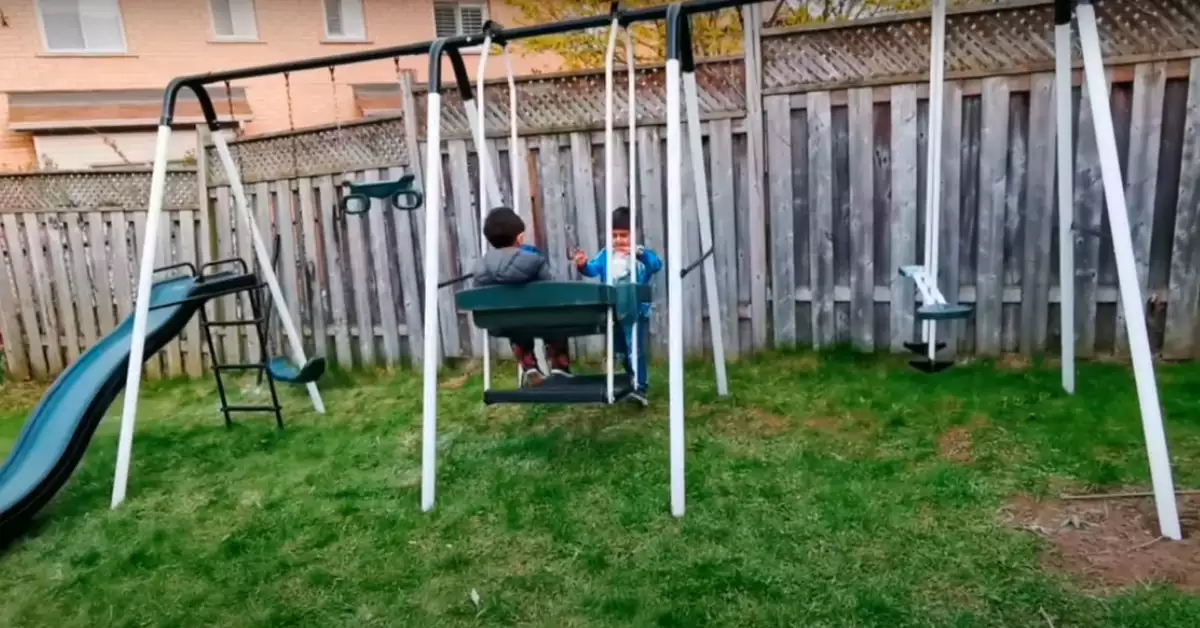 How to Prevent a Metal Swing Set from Rusting